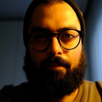 Sezer Kari